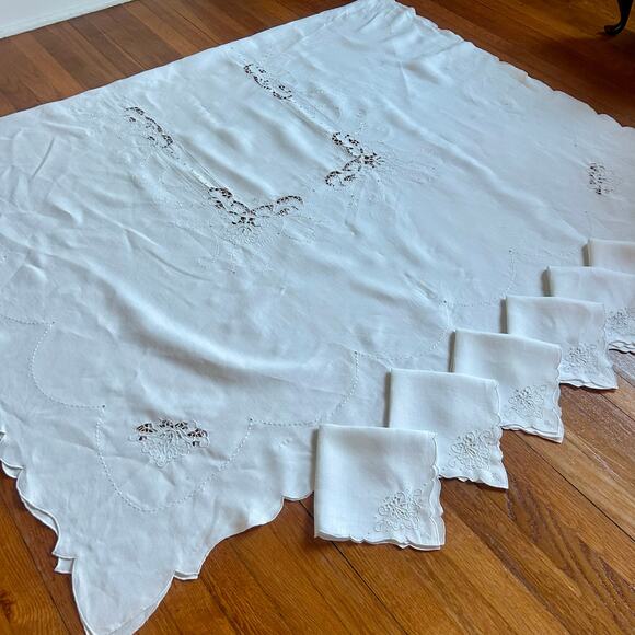 Vintage White Cutwork 97” x 62” Tablecloth Set w/ 6 Embroidered Napkins - Picture 10 of 16